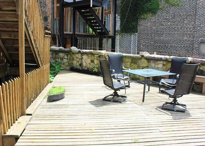 Walk To Lincoln Park, North Avenue Beach, And Second City! Lovely Old Town Charm! Chicago